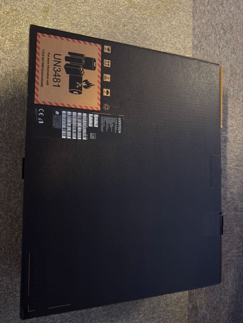 ASUS Zenbook17Fold OLEDUX9702折りたたみ新