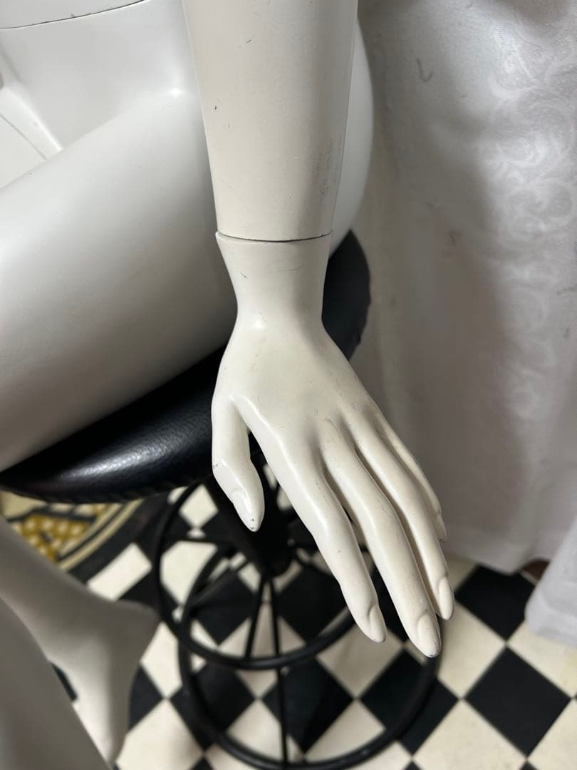 女性用ホワイトマネキン（座り）