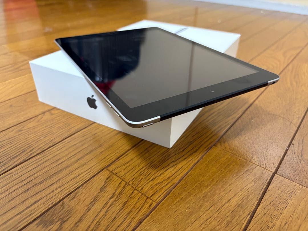 iPad (第5世代) 128GB SIMフリーバテッリ容量96%