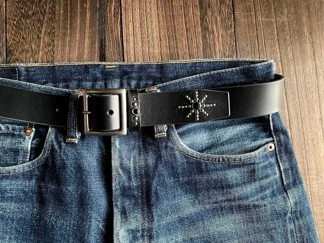 スタッズギャリソンベルト　牛ヌメ　シルバー　38mm HTC CALEE