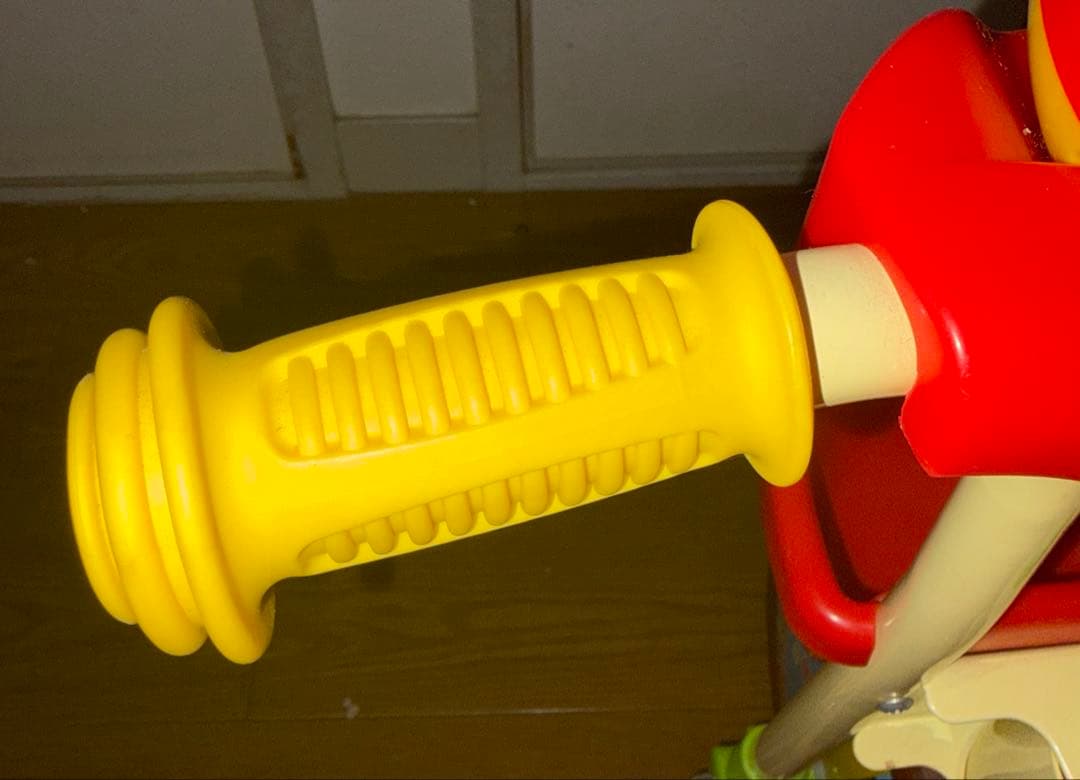 【美品】アンパンマン 三輪車 それいけ！アンパンマン デラックスII レッド 赤