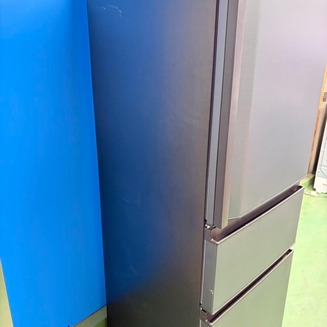 633 TOSHIBA 2022年製　大型冷蔵庫　右開き　300L以上　326L