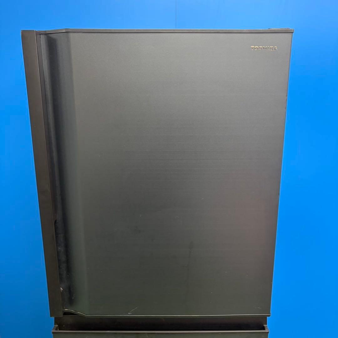 633 TOSHIBA 2022年製　大型冷蔵庫　右開き　300L以上　326L
