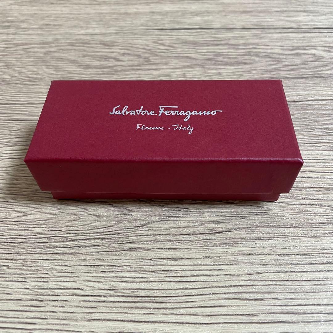 美品♡フェラガモ　バレッタ　リボン　ヴァラ　ブラックゴールド