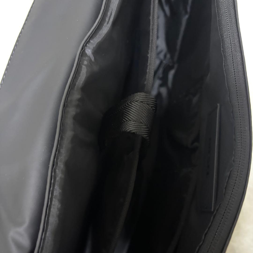 未使用級　DIESEL ディーゼル　メッセンジャーバッグ　ブラック　ビッグロゴ