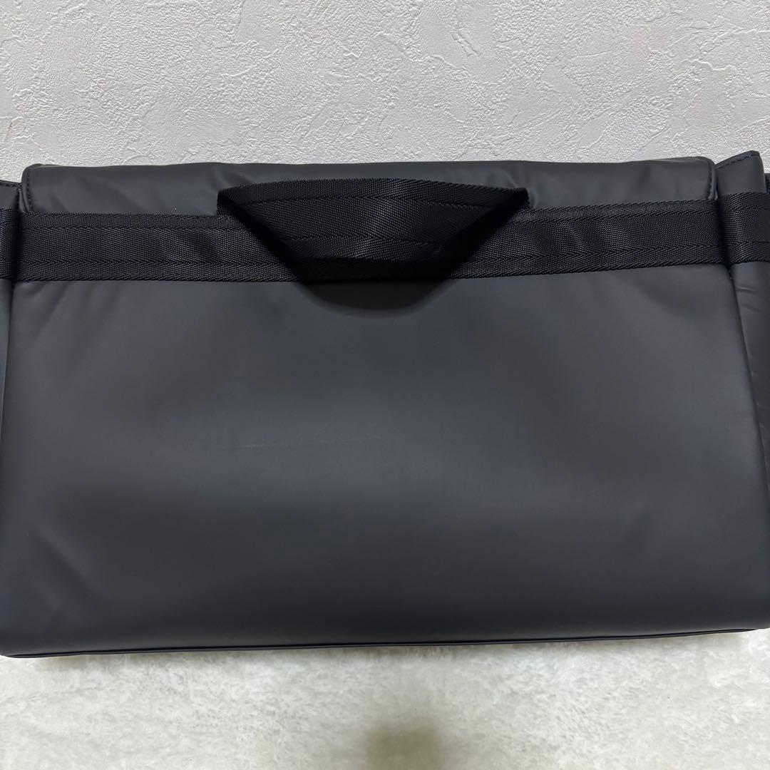 未使用級　DIESEL ディーゼル　メッセンジャーバッグ　ブラック　ビッグロゴ