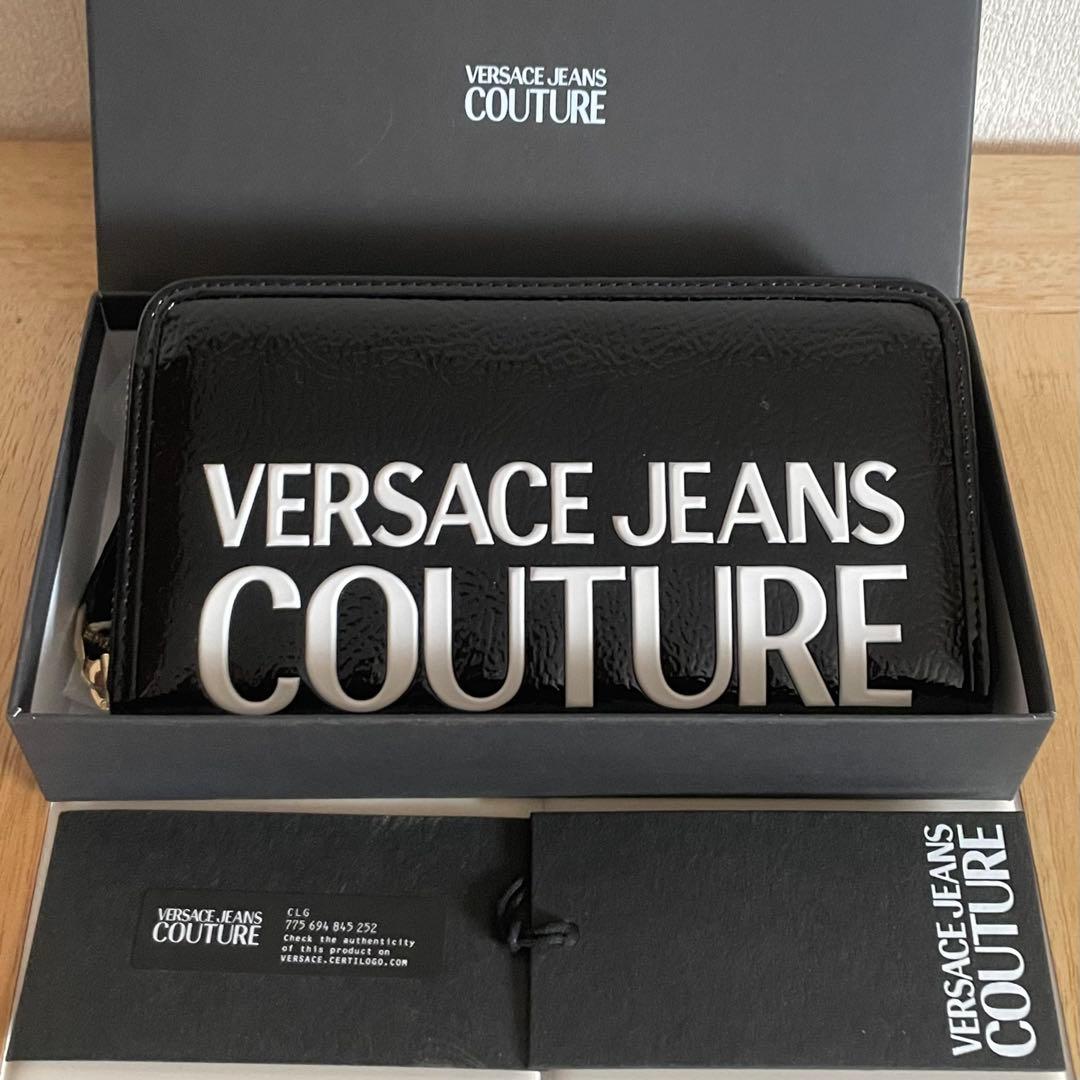 ヴェルサーチェジーンズクチュール ホワイト ロゴ ブラック 長財布