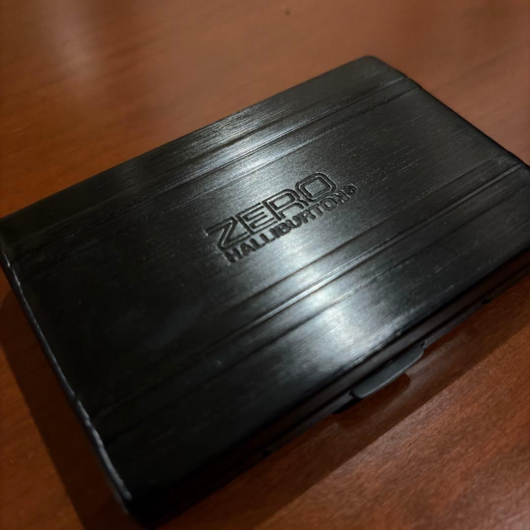 ZERO HALLIBURTON ブラック