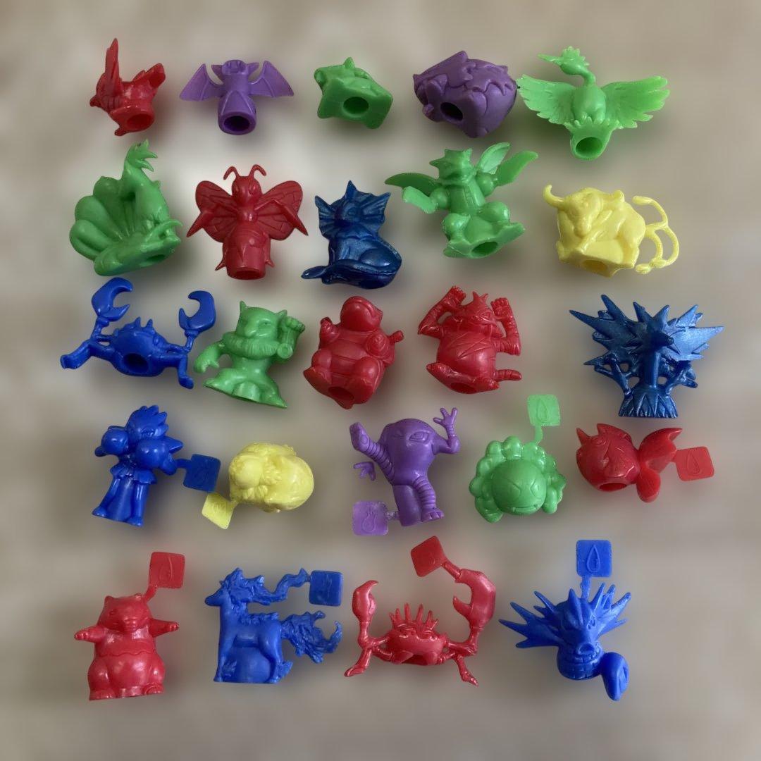 ポケモンガチャ　塩ビ人形　消しゴムフィギュア151種　ピッピ人形　化石　ボール