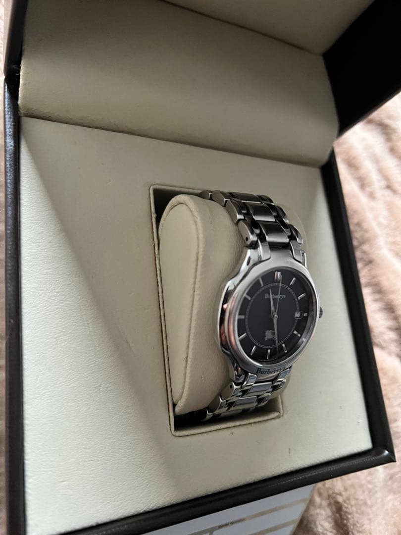 Burberry アナログ時計 ソーラー　シルバー/ブラック