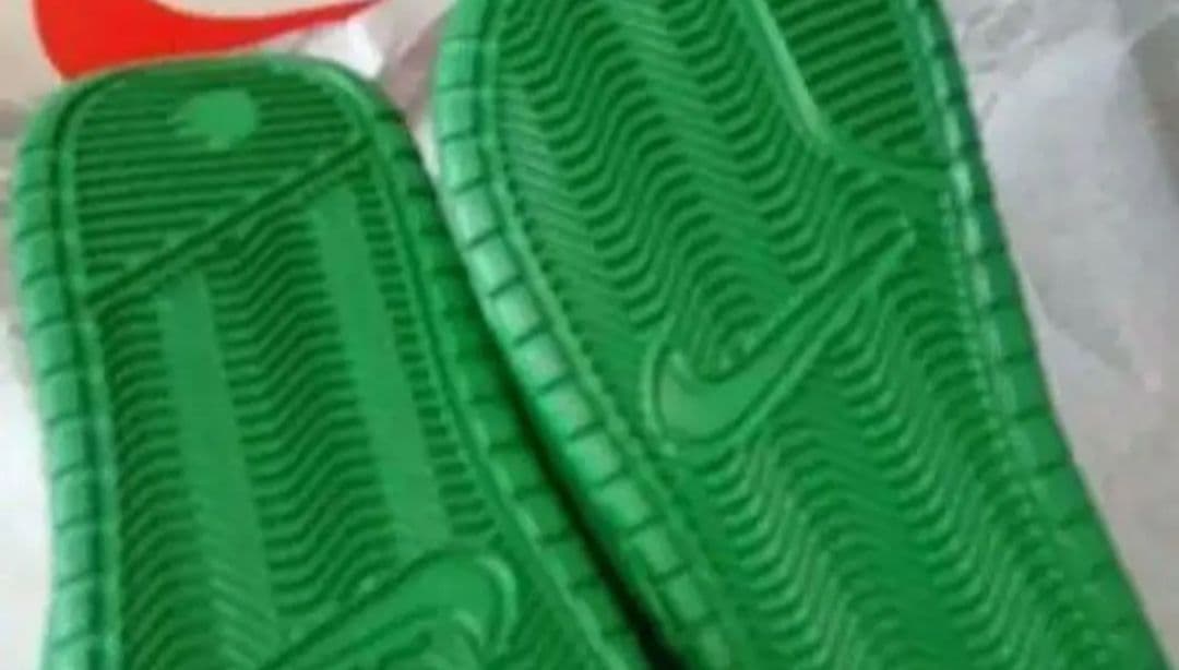 STUSSY　NIKE コラボ　ベナッシ