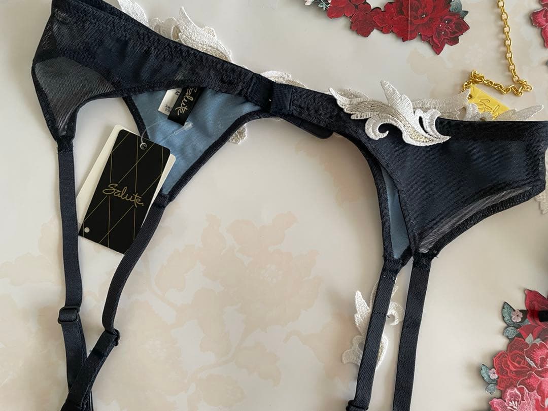 サルート 94G ガーターベルト/ソング ブラックスワン LB