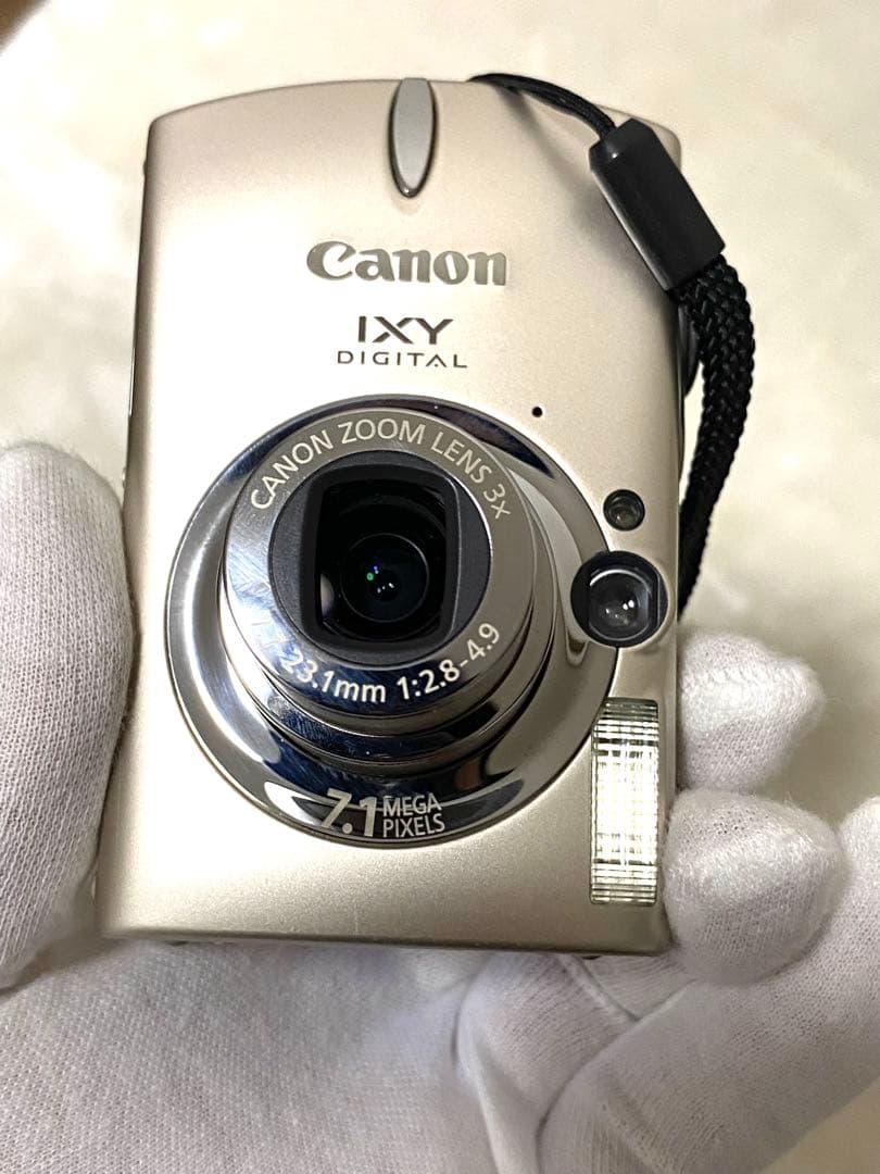 若い世代に再加熱のデジカメ美品早い者勝ち！人気のゴールドCANON IXY700
