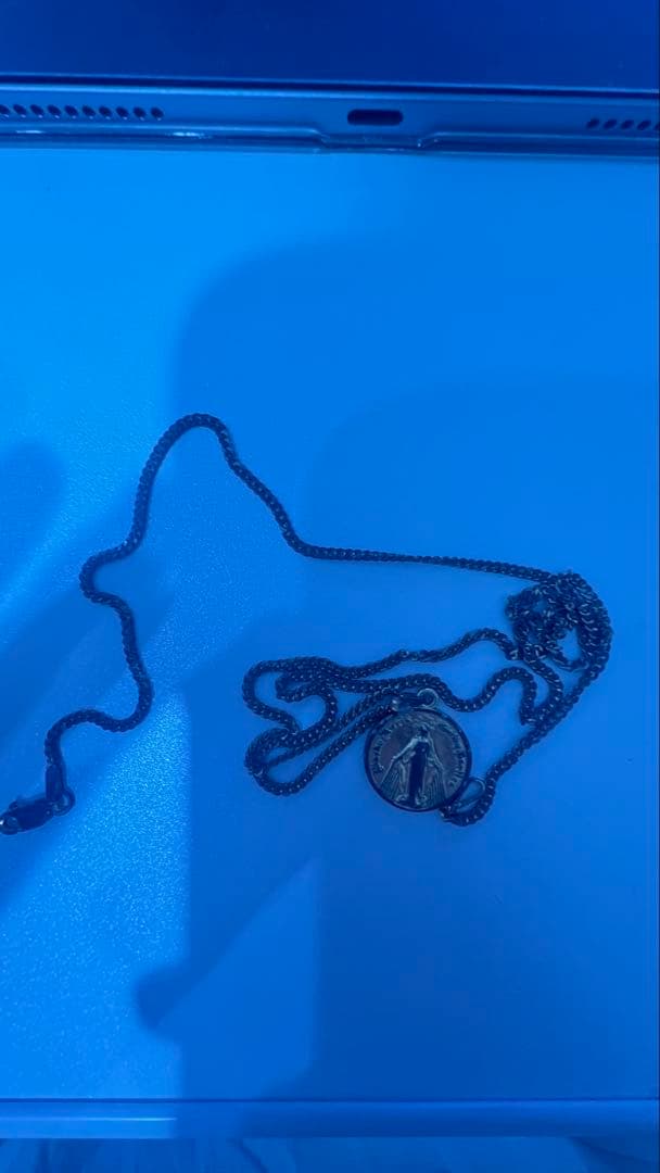 GUILTY PARTIES メダル型ネックレス