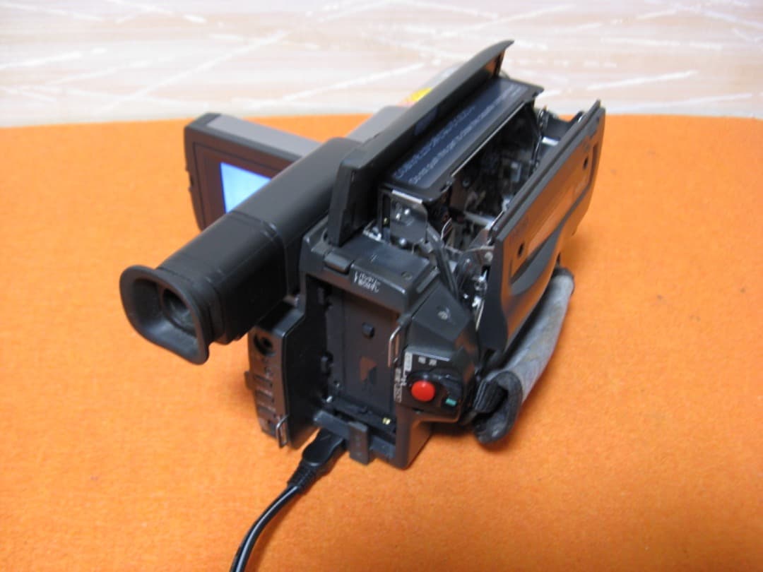 動作OK❗️☆SONYの液晶Hi8/8ミリビデオカメラ・CCD-TRV86