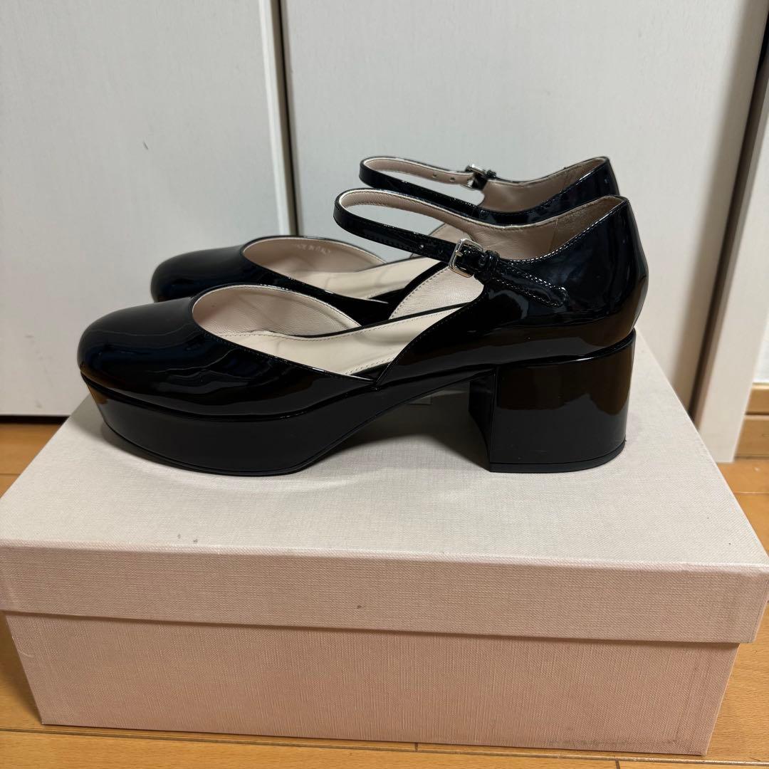 【miumiu】メリージェーンパンプス