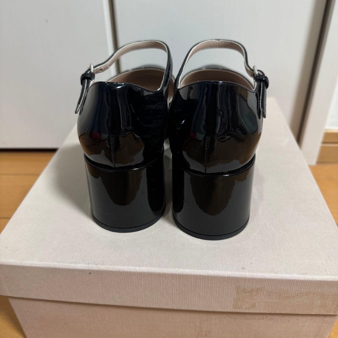 【miumiu】メリージェーンパンプス