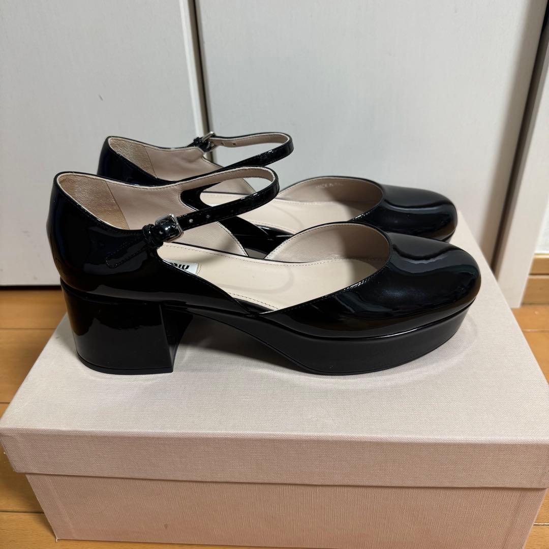 【miumiu】メリージェーンパンプス