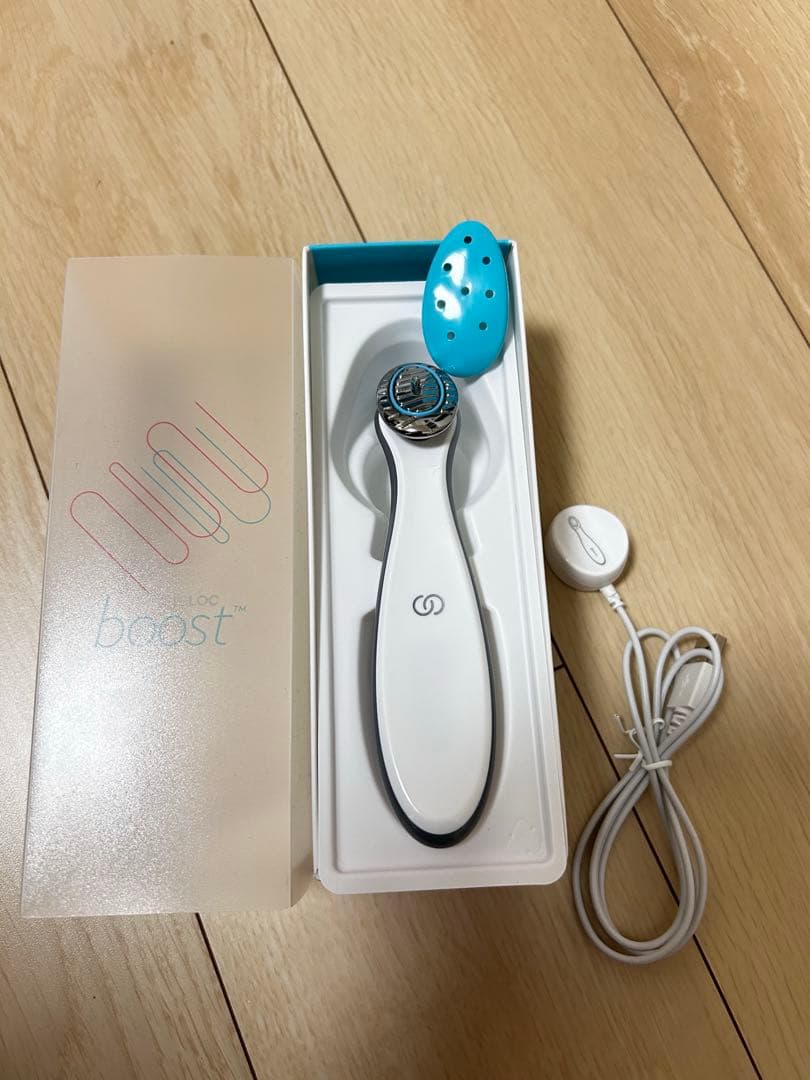 ニュースキン　美顔器 boost ホワイト充電ケーブル付き