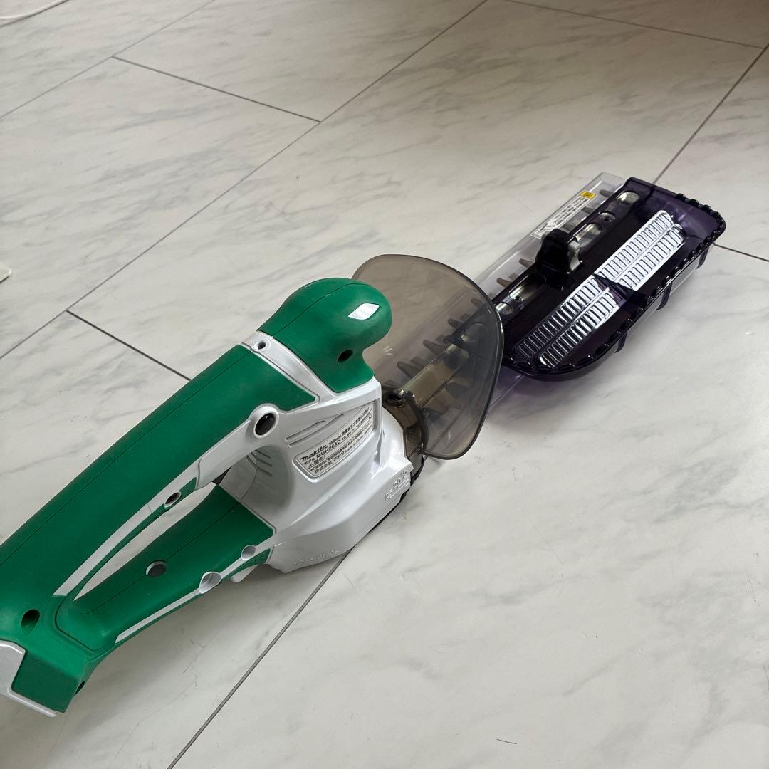 Makita マキタ　MUH264DSH 芝刈り機 バリカン　充電器バッテリー付