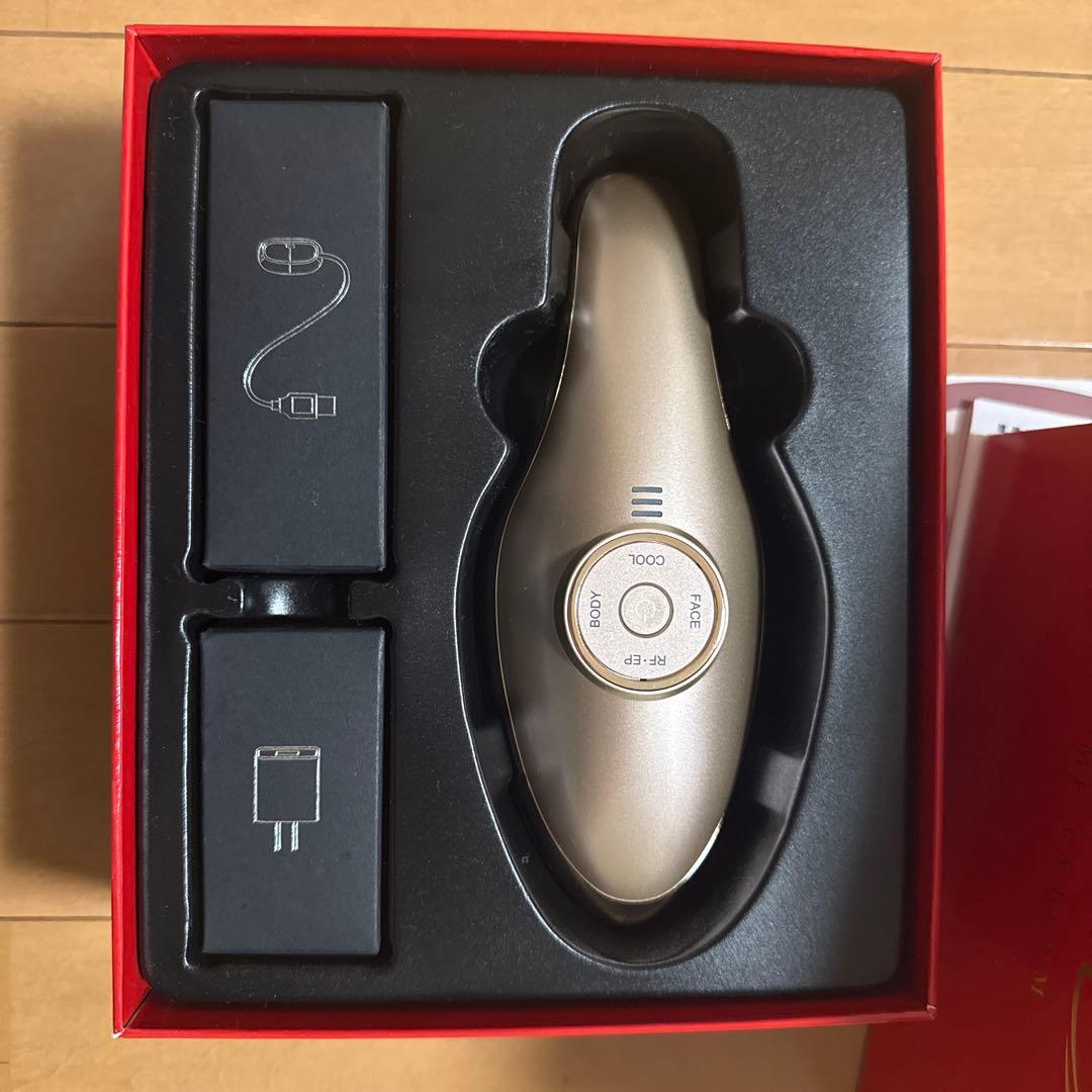 MEラボンエクラ 美顔器　　 美容家のIKKOさんプロデュース