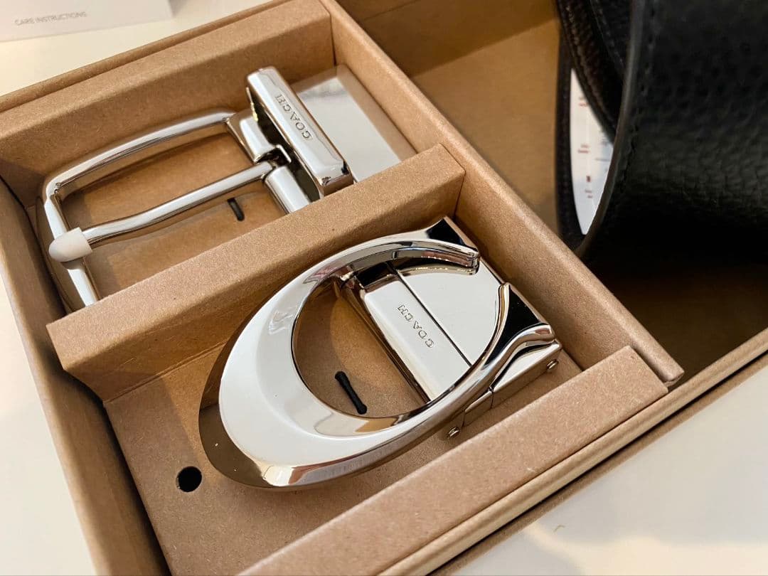 SALE♪コーチ　新品　リバーシブル　シルバー回転可能バックル　シンプルベルト