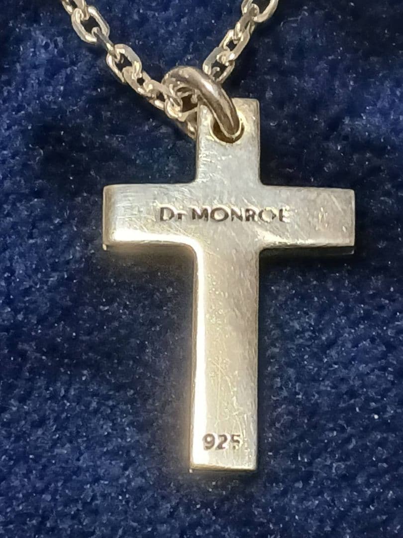 ドクターモンロー　クロス　ネックレス