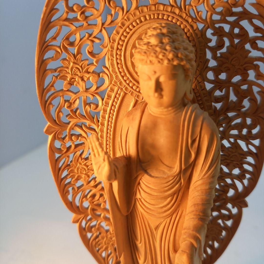 木彫の仏像　阿弥陀如来(あみだにょらい)　立像