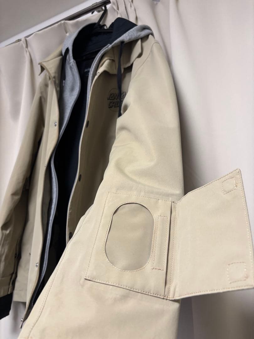 サンタクルーズ　スノーボードウェア