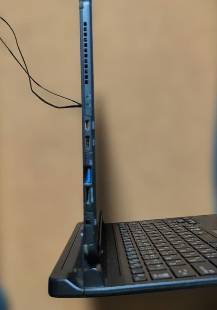 ARROWS Tab Q738/SB LTE キーボード付きバッテリー難あり