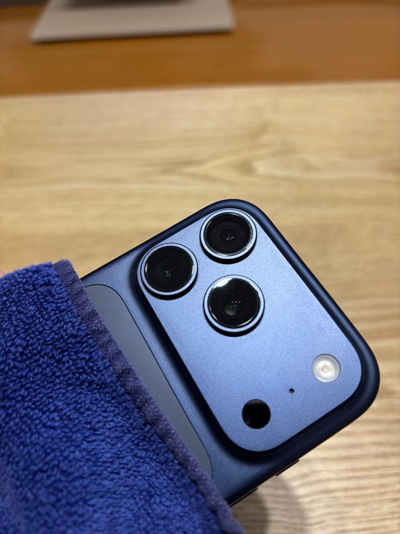 【美品】iPhone17pro 256GB SIMフリー　ディープブルー