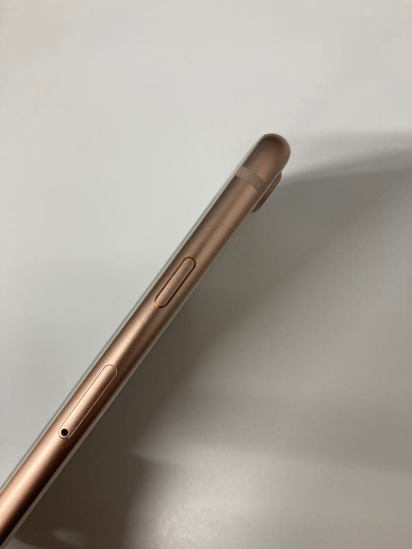 美品iPhone 8 ゴールド　本体 64GB