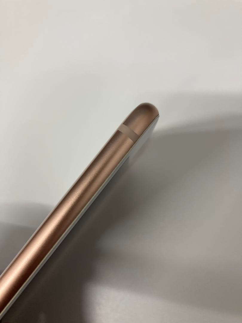 美品iPhone 8 ゴールド　本体 64GB