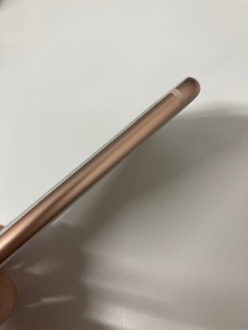 美品iPhone 8 ゴールド　本体 64GB