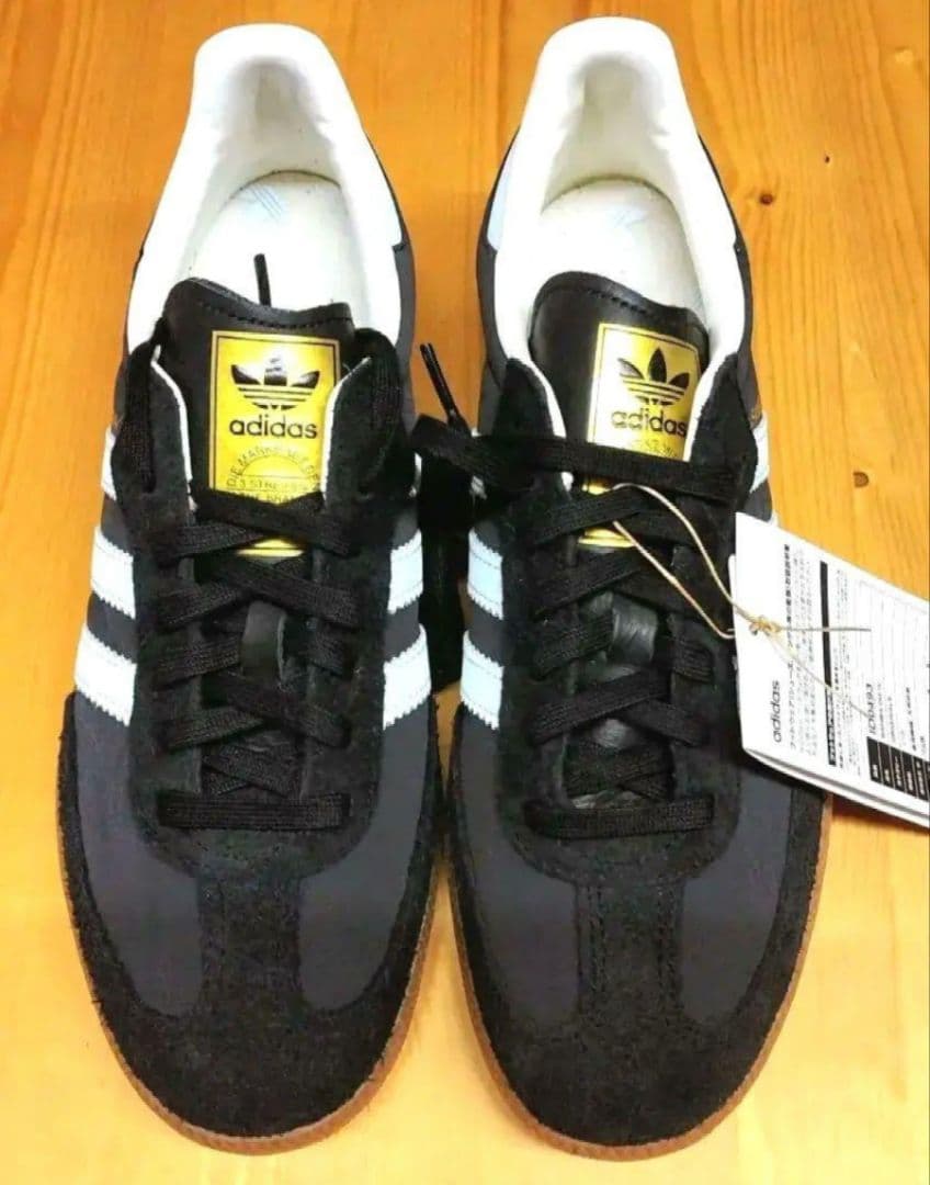 adidas スニーカー