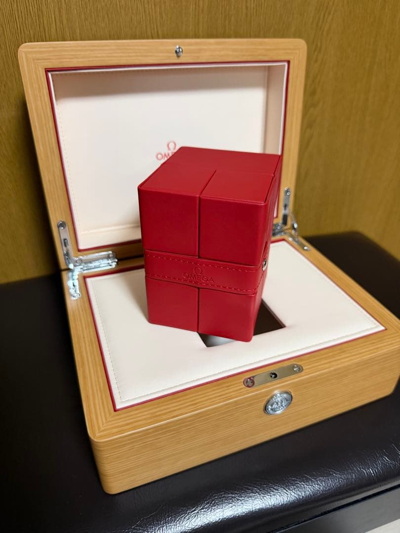 OMEGA 木製時計ケース(時計なし)