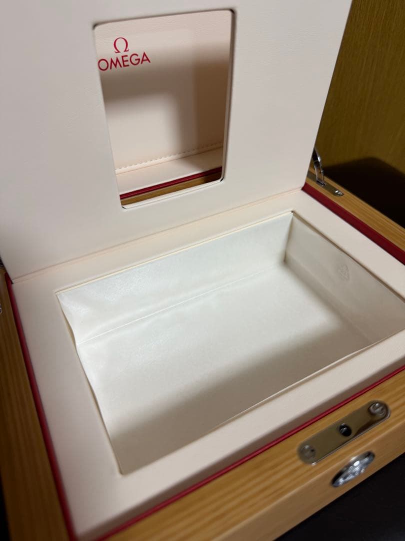 OMEGA 木製時計ケース(時計なし)