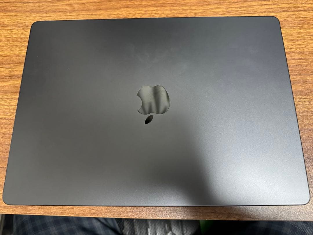 ボ*様 MacBook Pro m5 14インチ ほぼ未使用16gb 512gb