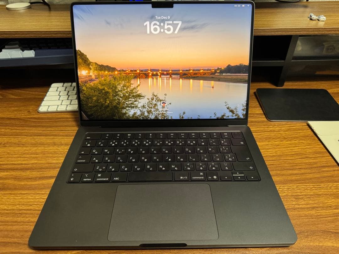 ボ*様 MacBook Pro m5 14インチ ほぼ未使用16gb 512gb