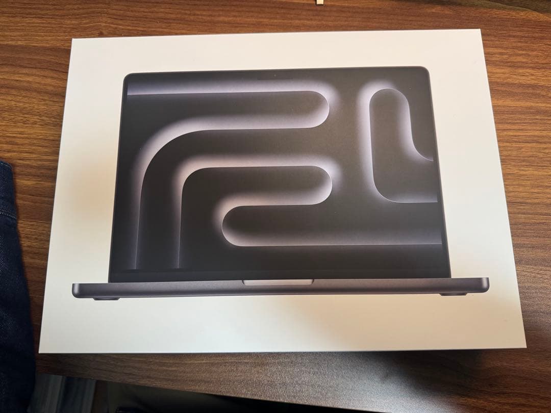 ボ*様 MacBook Pro m5 14インチ ほぼ未使用16gb 512gb