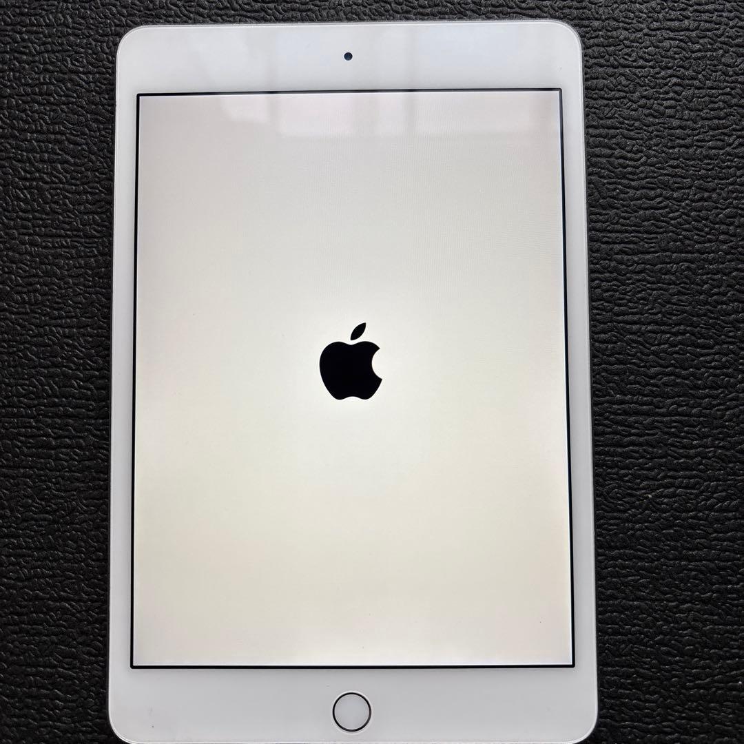 iPad mini 4 本体 、ACアダプタ、Lightningケーブルセット