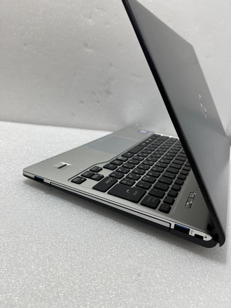 8世代i5＋SSD256G＋8Gメモリ 軽量 富士通 S938/S 持ち運び便利