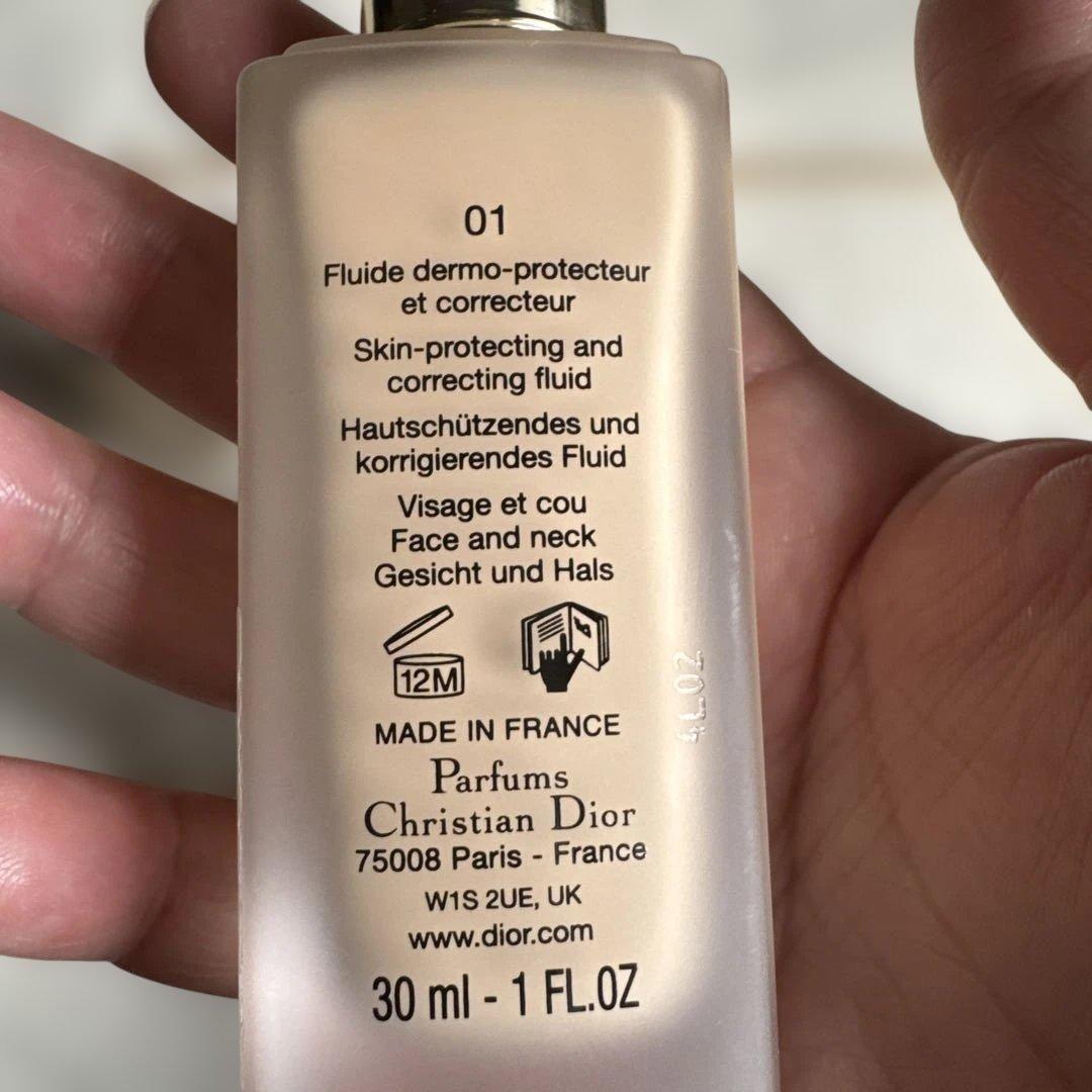 DiorPrestigeホワイトルプロテクターUVルミエールBB01