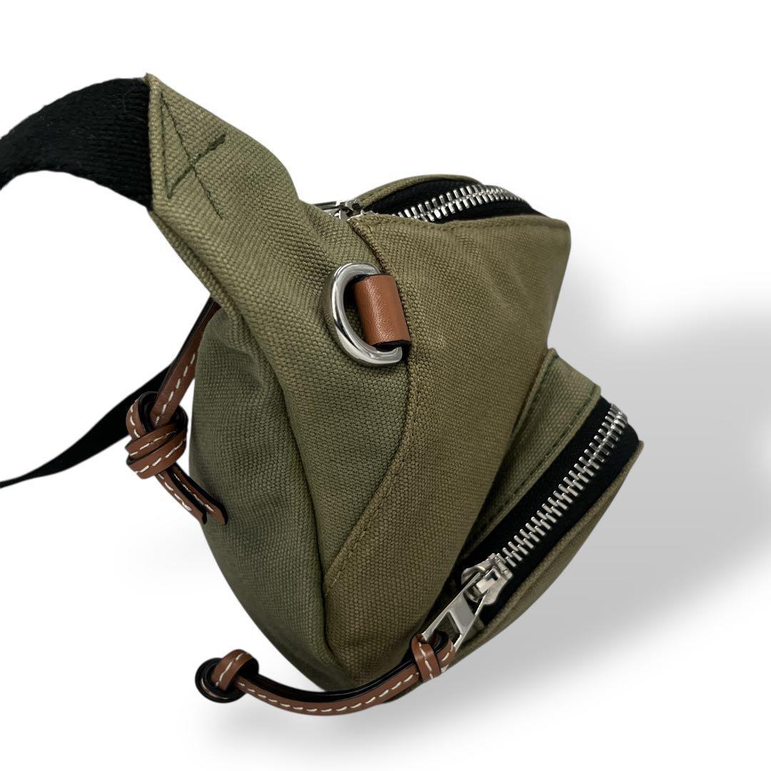 ロエベ バムバッグ　ボディバッグ　ショルダーバッグ　アナグラム　キャンバス