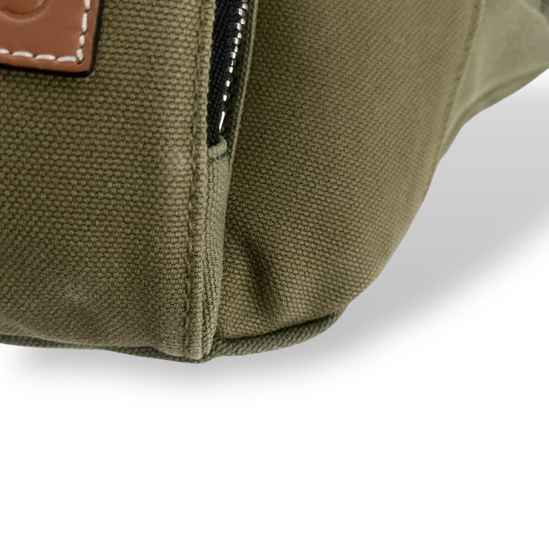 ロエベ バムバッグ　ボディバッグ　ショルダーバッグ　アナグラム　キャンバス