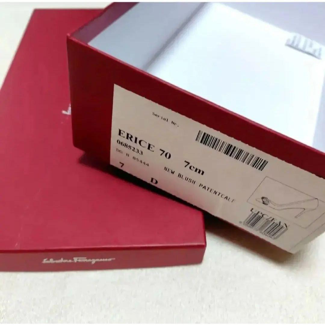 新品!フェラガモ ヴァラリボン 7cmヒールパンプス エナメル 箱袋あり24cm