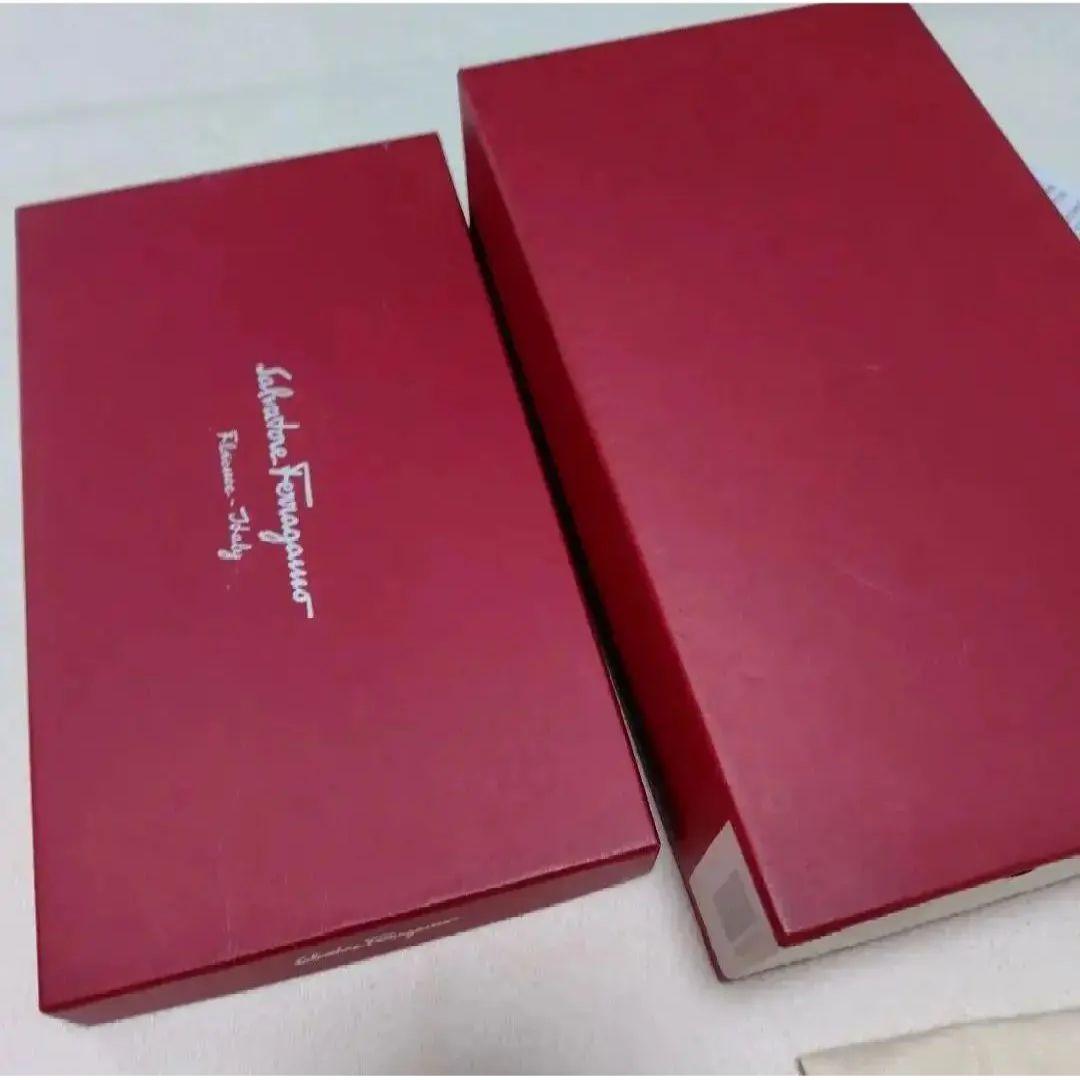 新品!フェラガモ ヴァラリボン 7cmヒールパンプス エナメル 箱袋あり24cm