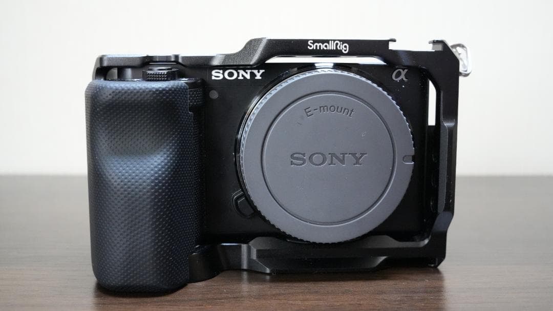 ZV-E10 ボディのみ ＆ SmallRig グリップ付きケージ