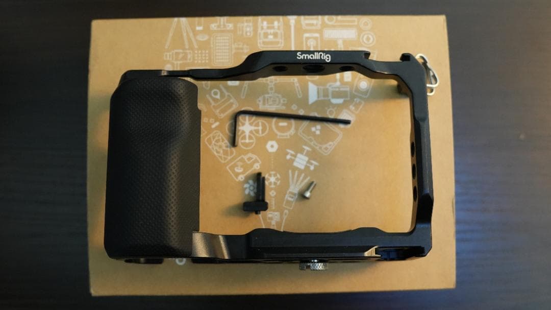 ZV-E10 ボディのみ ＆ SmallRig グリップ付きケージ