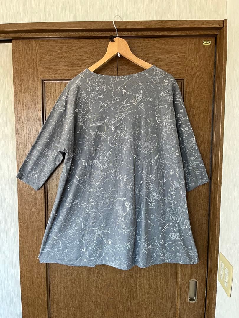 ヨーガンレール　動物　宇宙　女神　柄のチュニック